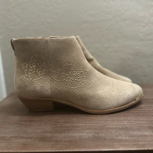 Ted Baker London NWT Dakota Suede Gold Studded Detail Booties Women’s Size 10.5